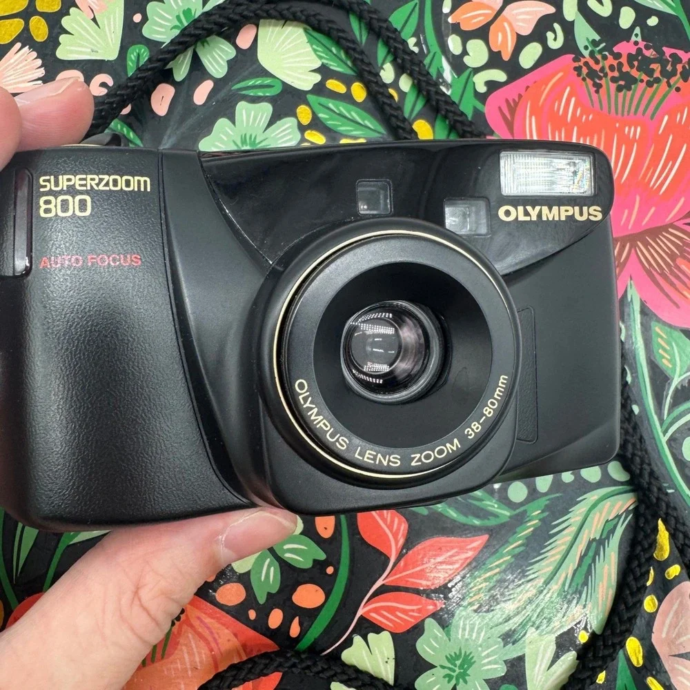 Olympus SuperZoom 800 35mm Film Camera Point and Shoot with Box and Case